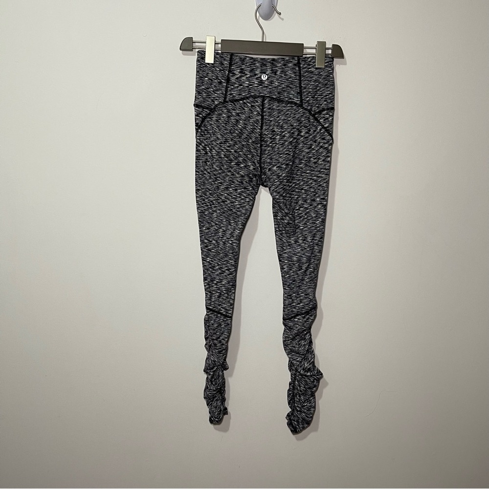 Lululemon women's grey black ready to rulu ruched leg leggings in size US 6 - Picture 7 of 10